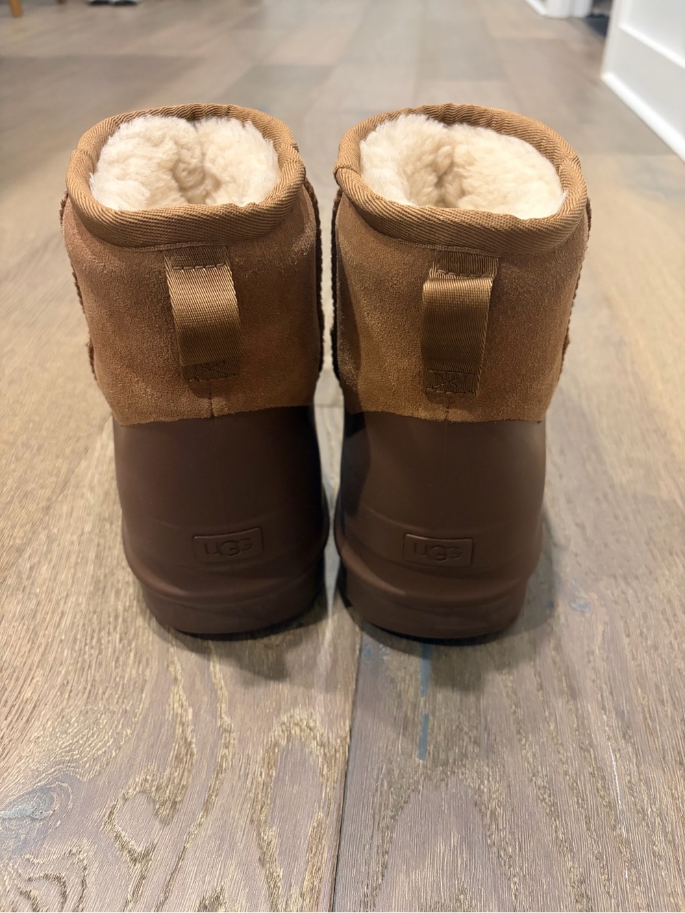Uggs Classic Mini Pumped Molded Platform Boot - Picture 3 of 6